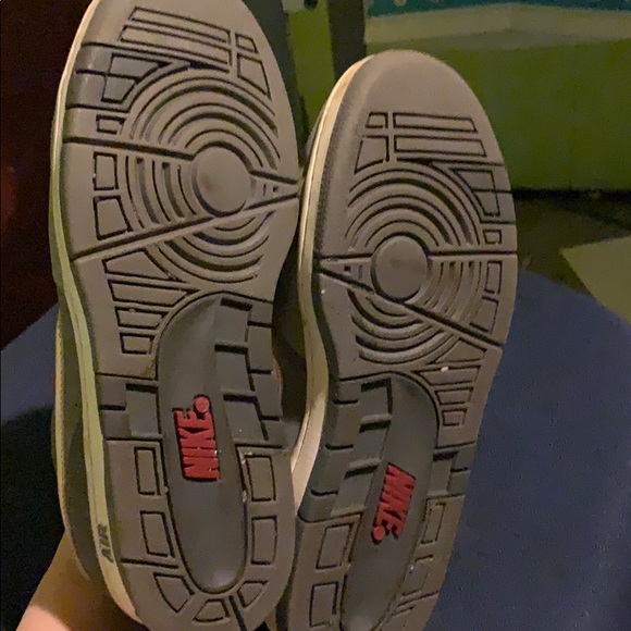 Air nike grey and red barely used - Picture 4 of 4